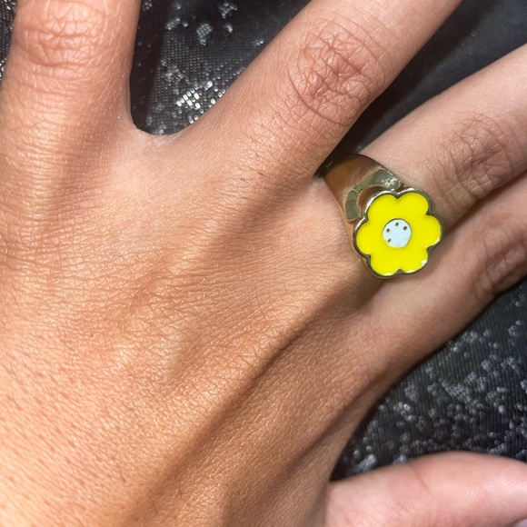 Flower ring - Picture 4 of 4